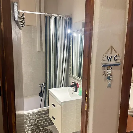 Dimis Right House * Szozópoli