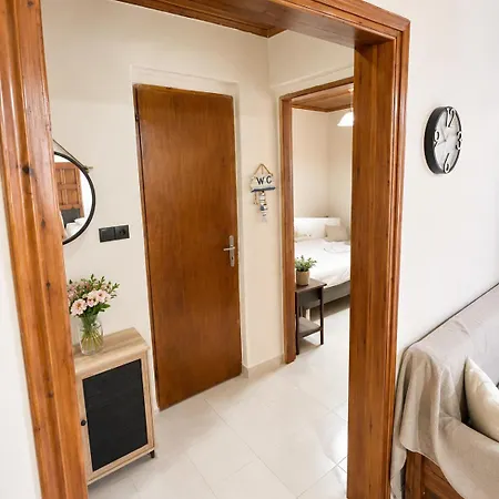 Holiday home Dimis Right House *